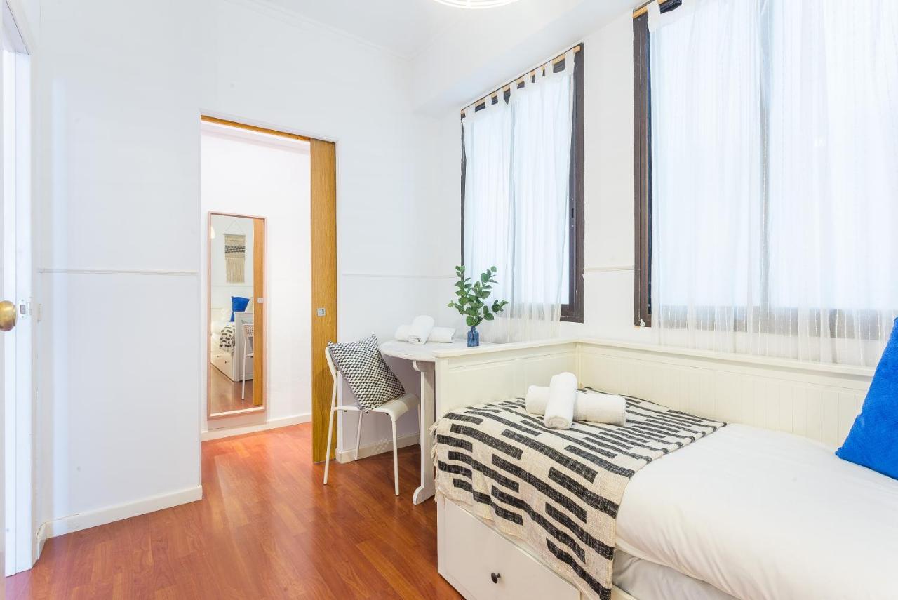 Lodging Apartments Illa Diagonal Barcellona Esterno foto